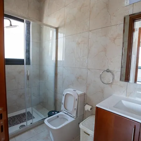 Arma Cielo I, 1-bed Cosy Flat アパート
